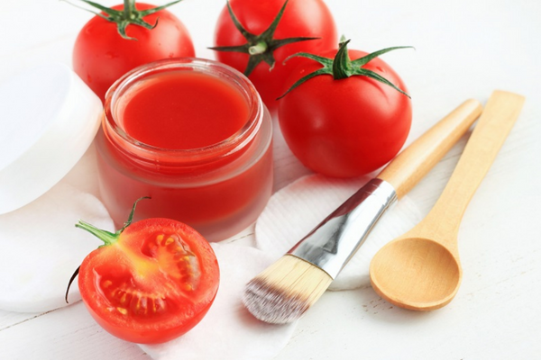 Kết hợp cà chua cùng lòng đỏ trứng gà giúp dưỡng trắng da hiệu quả