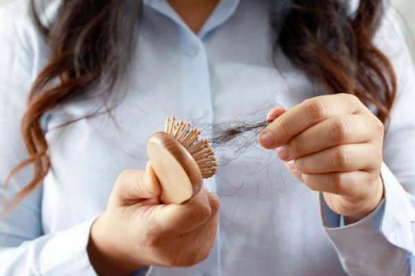 Quá trình lão hóa tự nhiên của cơ thể sẽ kéo theo tình trạng rụng tóc