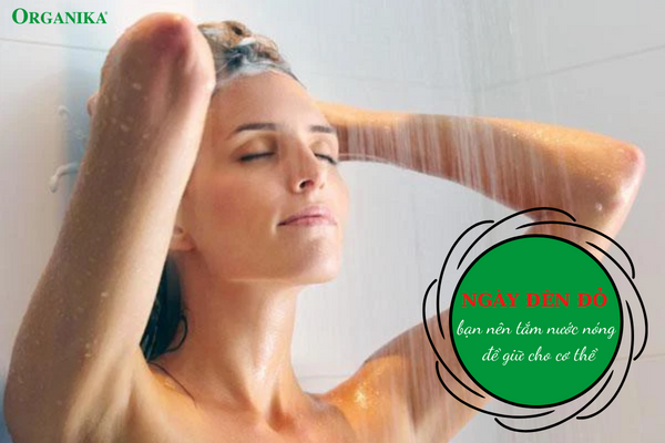 Tắm nước nóng là cách giữ ấm cho cơ thể hiệu quả cho ngày đèn đỏ