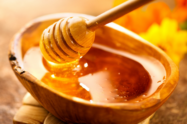 Mật ong được nhiều người ưu tiên lựa chọn để điều trị sẹo lồi lâu năm