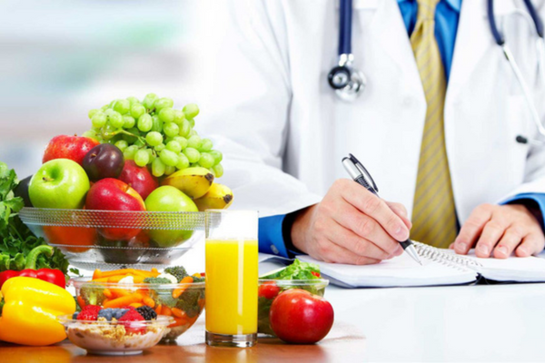 Chế độ dinh dưỡng lành mạnh sẽ giúp tăng khả năng hồi phục sức khỏe cho người bệnh
