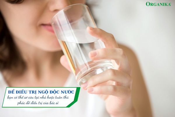 Khi có những biểu hiện của ngộ độc nước bạn nên ngưng ngay lập tức hoặc uống chậm lại