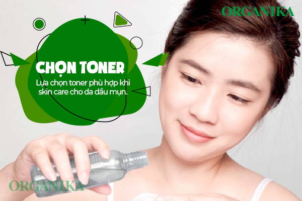 Sử dụng toner cũng là một trong những bước quan trọng khi skin care cho da dầu mụn.