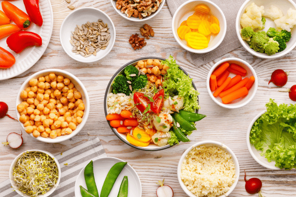 Chế độ ăn uống lành mạnh giúp hỗ trợ lấy lại năng lượng và khả năng tập trung ngày Tết
