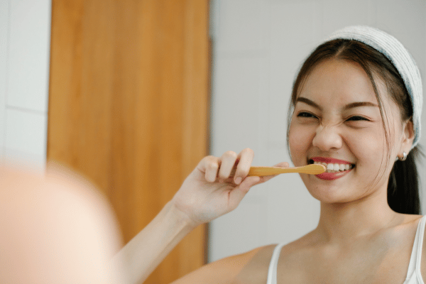Thói quen đánh răng ngay sau khi ăn, lợi hay hại?