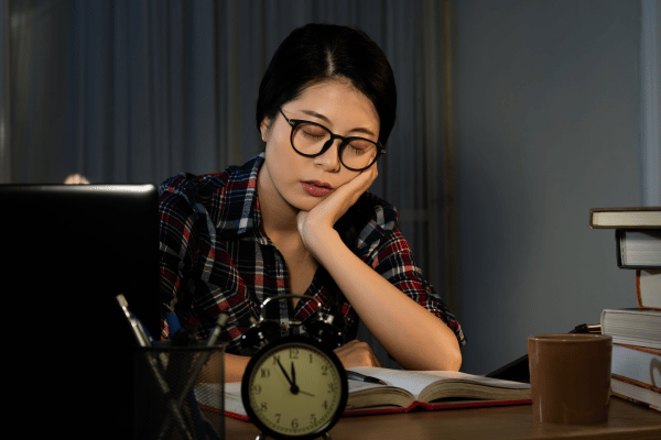 Ăn đêm có hại không? Ăn đêm gây ảnh hưởng đến giấc ngủ