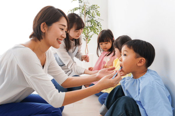 Đánh răng đúng cách cho trẻ