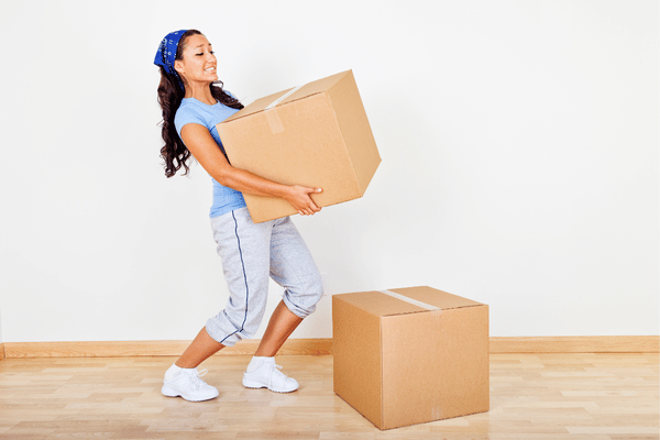 Thường xuyên bê vác đồ nặng dẫn đến tình trạng khớp gối bị khô