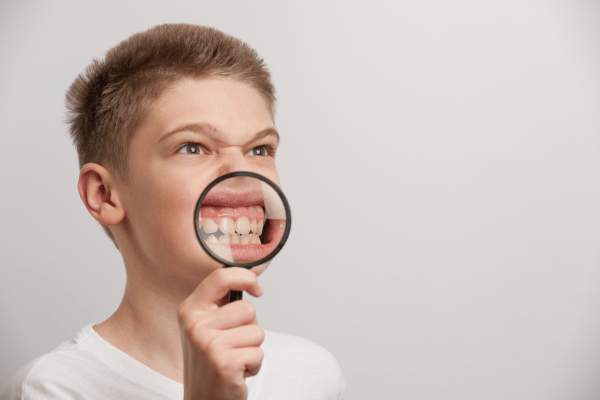 Kiểm tra răng miệng định kỳ cho trẻ