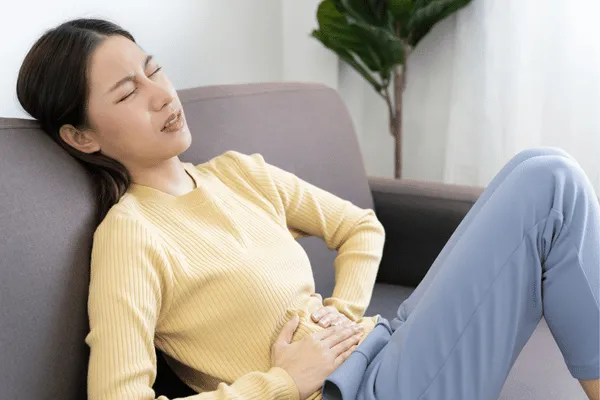 Cơn đau bụng kinh thường xuất hiện ở vùng bụng dưới 