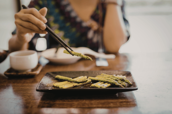 Những lưu ý khi ăn măng tây.