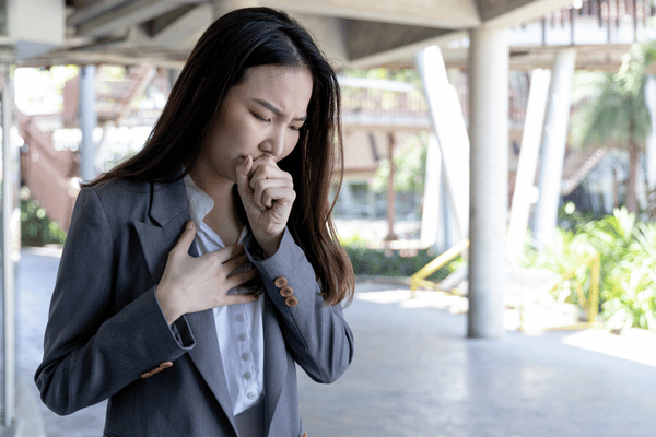 Lợi ích của mật ong đó là làm thuyên giảm tình trạng đau họng