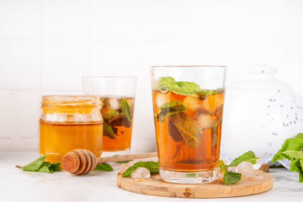 Trà bạc hà có khả năng làm dịu căng thẳng, thư giãn cơ và giảm cơn đau đầu