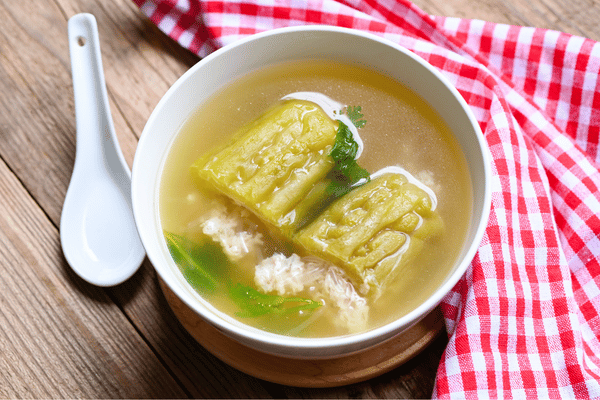 Ăn canh khổ qua vào năm mới với mong muốn mọi khó khăn trong năm cũ qua đi