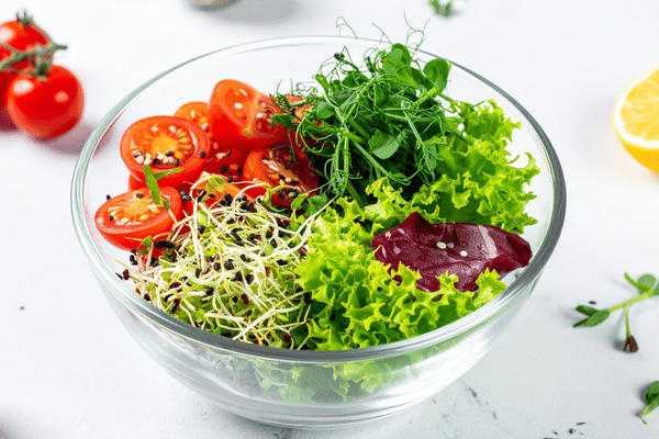 Nếu không biết ăn gì thanh lọc cơ thể thì salad rau củ là lựa chọn phù hợp