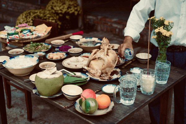 Ăn nhiều đồ dầu mỡ là nguyên nhân gây tăng cholesterol trong máu dịp Tết