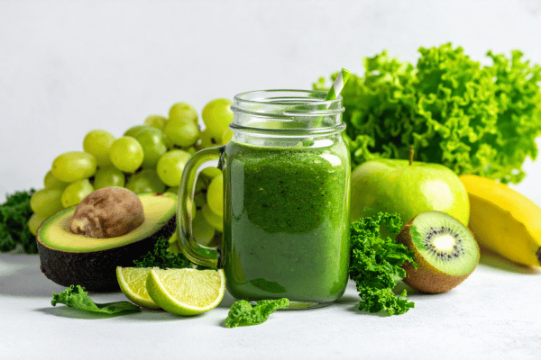 Bổ sung thêm rau xanh và trái cây vào chế độ ăn để hỗ trợ thải độc gan 