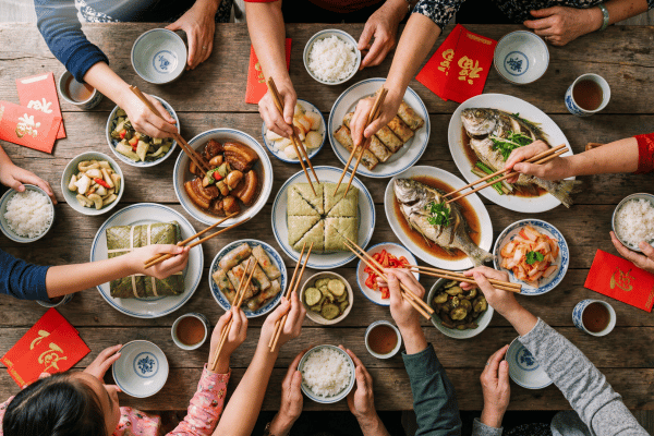 Vì sao gout dễ trầm trọng hơn vào dịp Tết? 